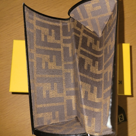 β€οΈβπ₯FENDI Sunglasses case and box - Picture 13 of 13